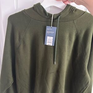 Green cropped hoodie